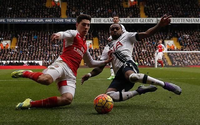  阿森纳防线失误造致命失球  